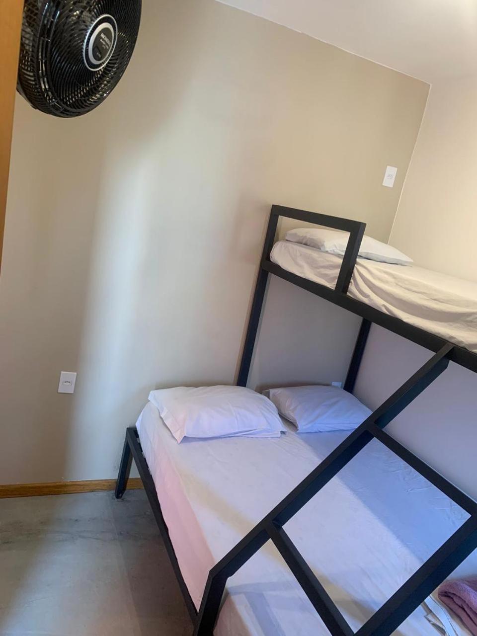 Quarto Triplo com Banheiro